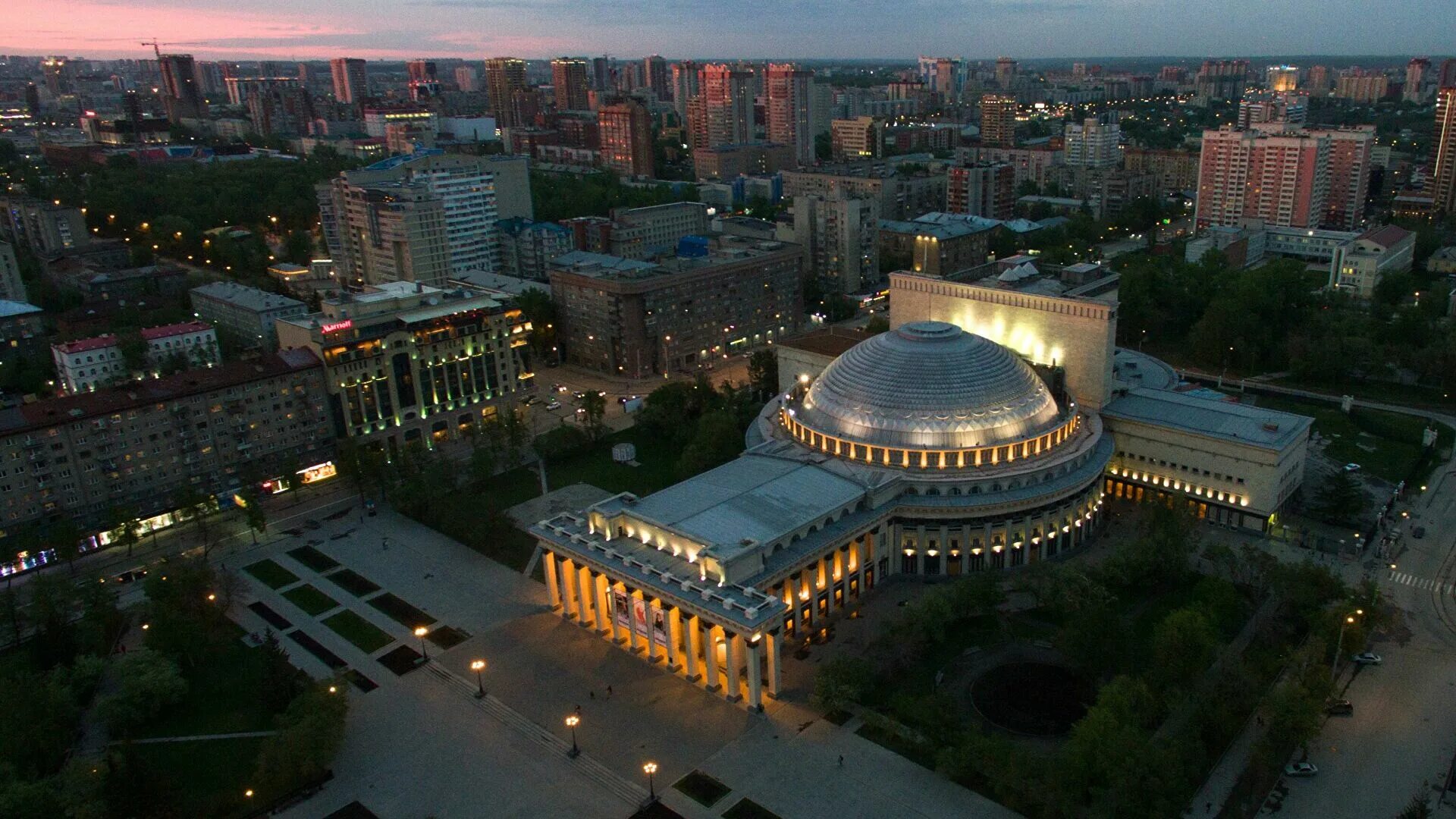 Большой театр новосибирск. Театр НОВАТ Новосибирск. Театр оперы и балета но. Нововибирский театр "оперы и балета".