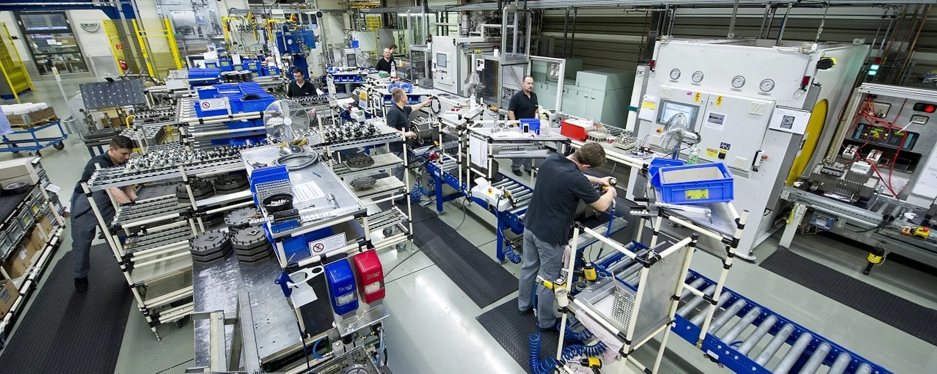 Производственный ассортимент это. Автоматизация производства. Производственная линия. Оборудование на заводе. Автоматизация производственных процессов.