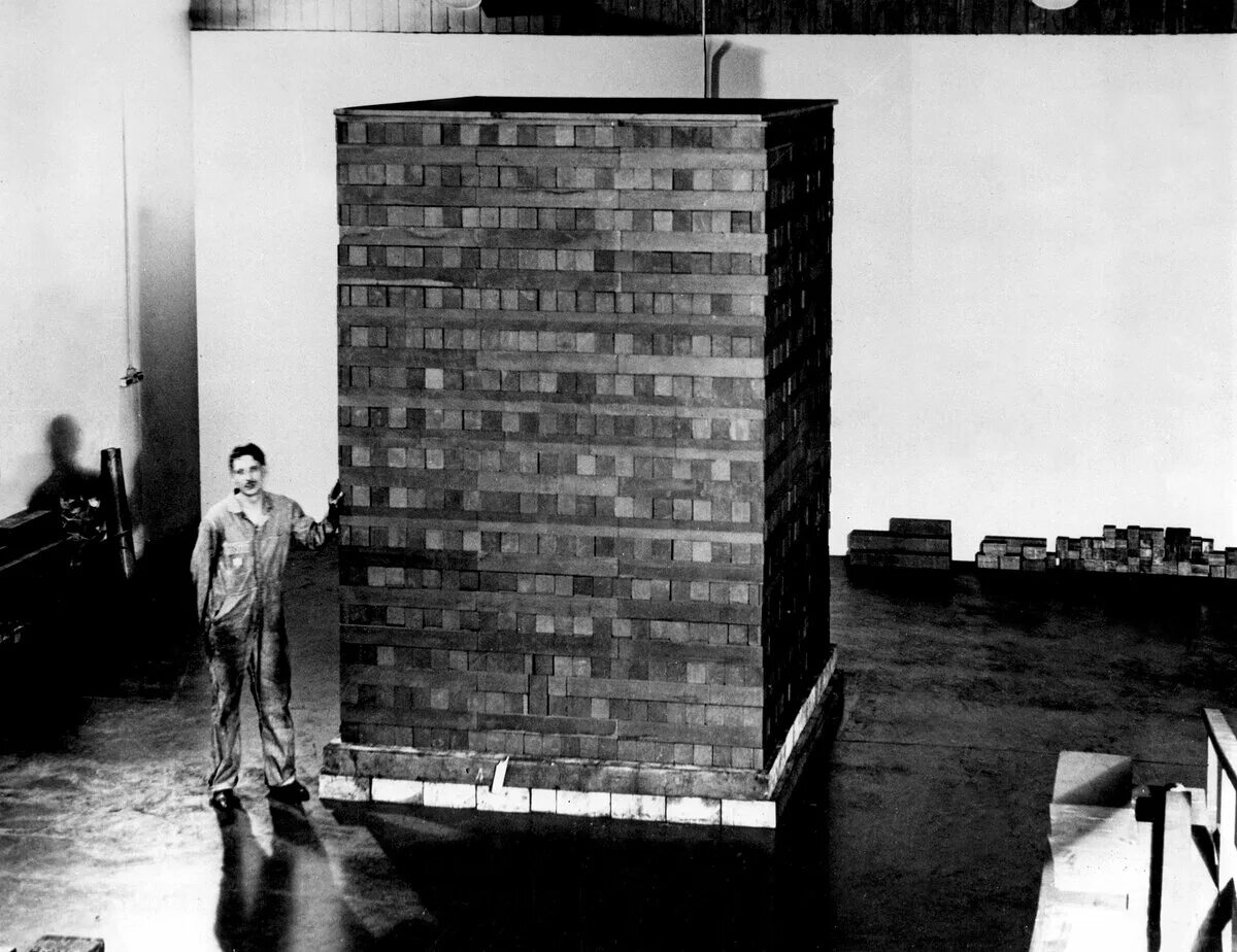 Создатель реактора. Ирт-2000 реактор. Создатель реактора. Энрико ферми ядерный реактор чикагская поленница. Создатель реактора.