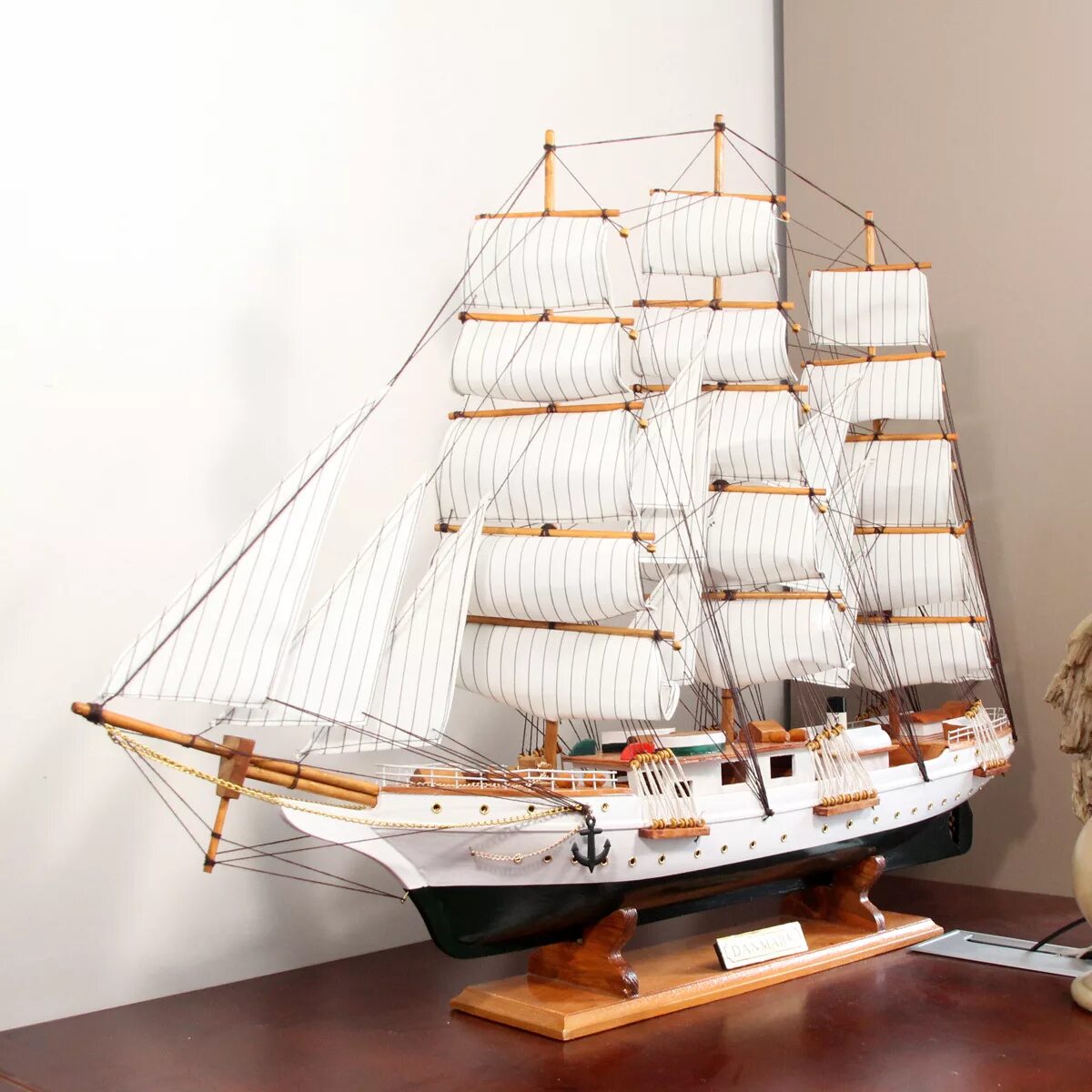 Модели парусников. Деревянный корабль. Деревянная модель парусника. Модели кораблей из дерева. Большие модели кораблей