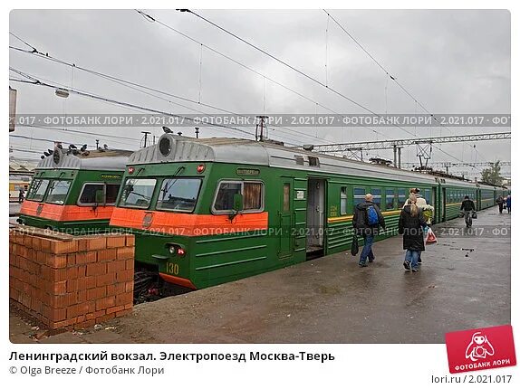 Электричка москва ленинградская сходня. Ленинградский вокзал электрички. Электрички на Ленинградском вокзале. Ленинградский вокзал пригородные электрички. Ленинградский вокзал платформы электричек.