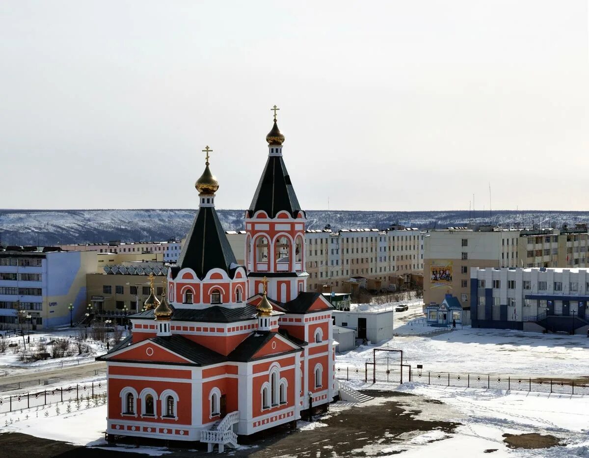 Айхал мирнинский. Храм Рождества Христова Айхал. Поселок Айхал Якутия. П Айхал Мирнинский район Республика Саха. Православный храм в п. Айхал Саха Якутия.