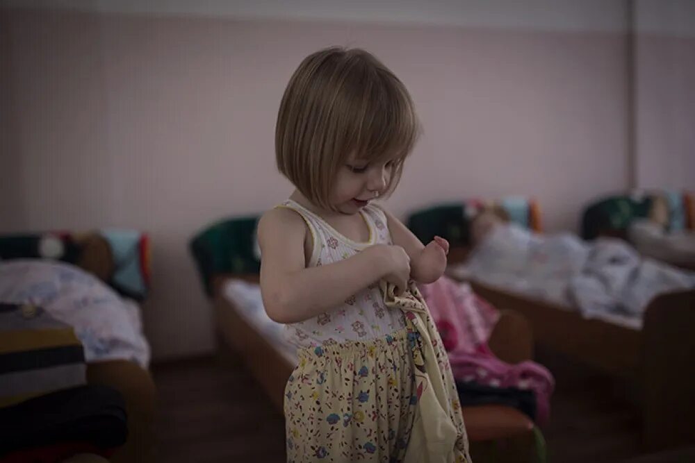 Хочу удочерить девочку. Удочерить девочку. девочки в доме малютки. усыновить ребенка девочку. удочерить девочку из детдома.