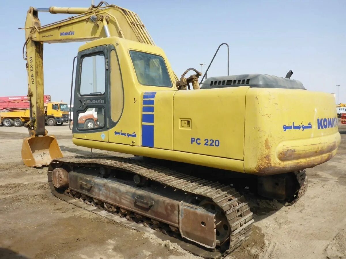 Экскаватор гусеничный коматсу 220. Гусеничный экскаватор komatsu pc220. Komatsu pc220-8. Комацу 220 экскаватор. Комацу рс 220.