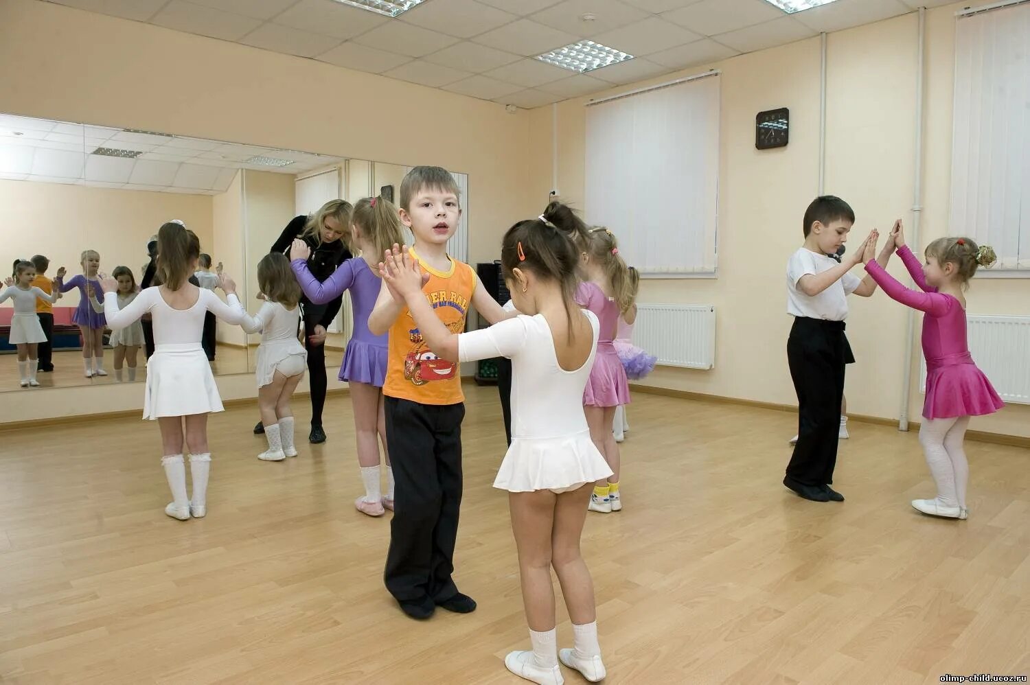 Кружки танцев для детей. Занятия танцами с детьми. Ритмика в детском саду. Хореография для детей в детском саду.