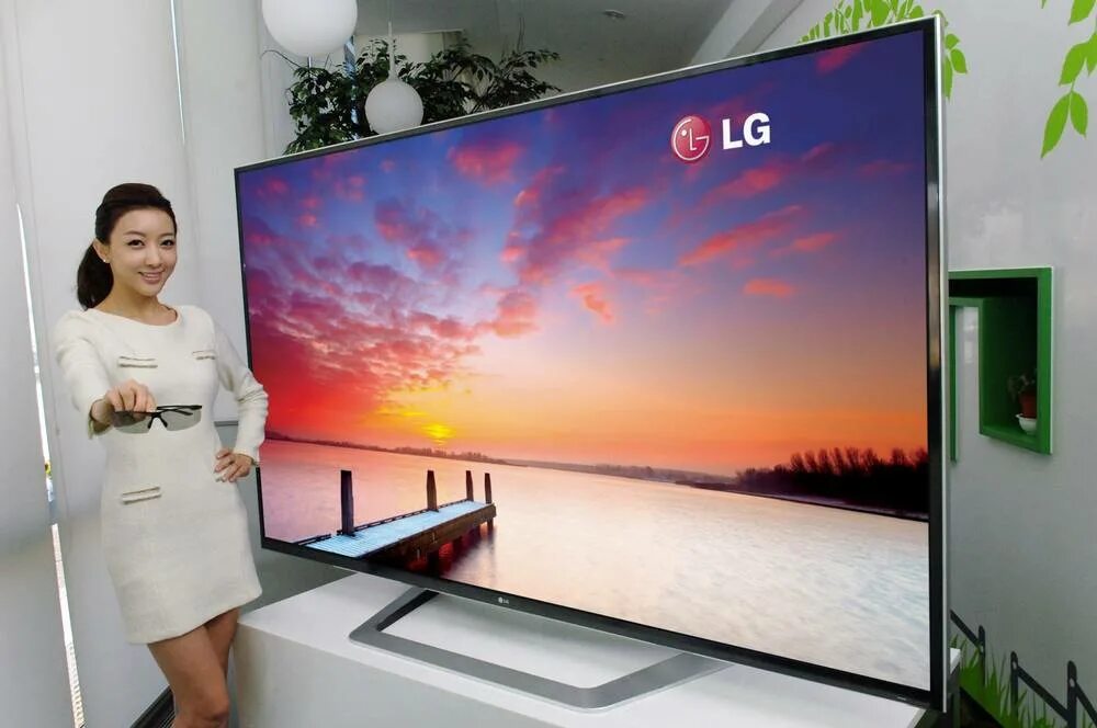 Телевизор лж 85 дюймов. Телевизор LG 75 дюймов. 55 дюймов сравнение