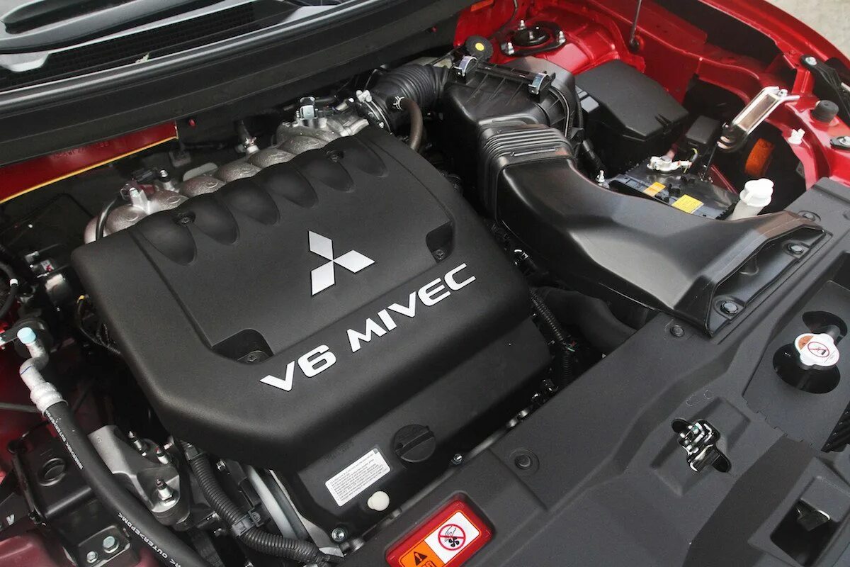 Лучший двигатель 2008. Двигатель mitsubishi outlander 3.0 6b31. mitsubishi outlander 3 v6. mitsubishi outlander xl 3.0 двигатель. v6 мотор хл аутлендер 3.0.