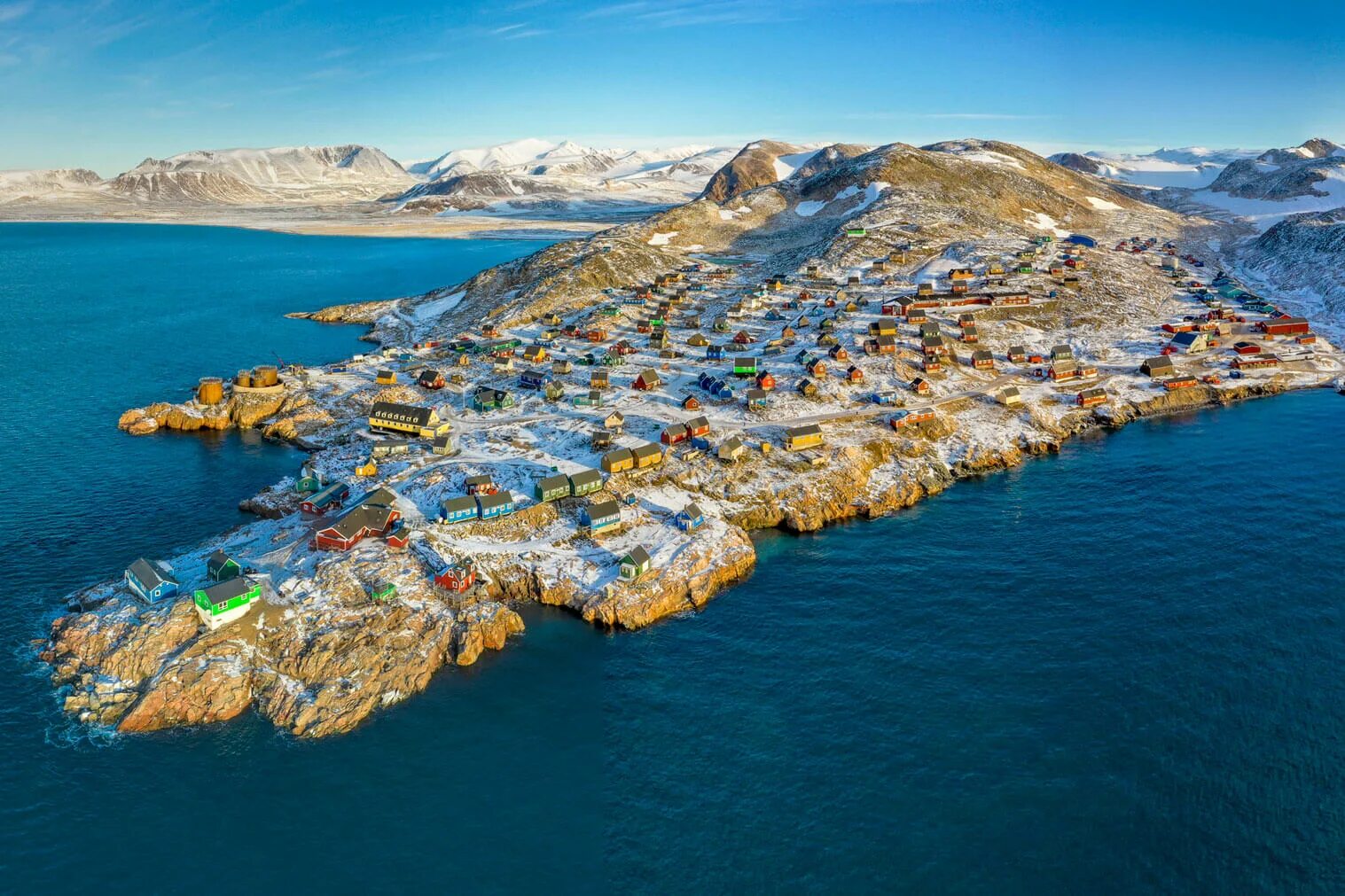 Самый большой остров сша. Архипелаг Гренландия. Остров Тристан-да-Кунья. Холодный остров. Иллоккортоормиут.