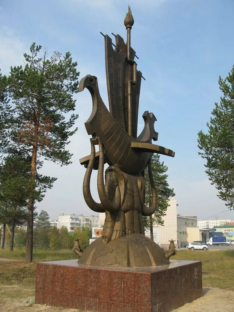Памятник вместе ради будущего ноябрьск. Памятник ямал ноябрьск. Скульптура вечная любовь ноябрьск. Достопримечательности г. Город ноябрьск памятники.