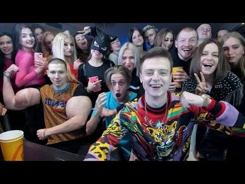 Мелстрой в костюме гуччи. Где проходят стримы мелстроя. Мелстрой стрим треш. Мелстрой в костюме гуччи. Где проходят стримы мелстроя.