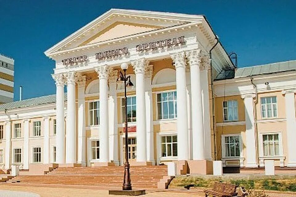 Театр юного зрителя брянск. Тюз брянск картинки. Брянский театр юного зрителя. Театр тюз брянск. Брянский областной театр юного зрителя.