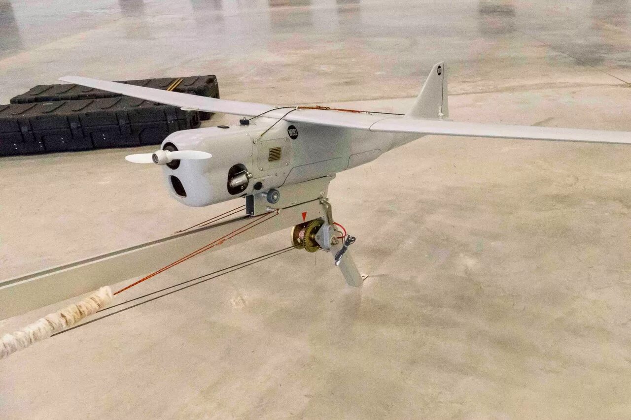 2 беспилотника в спб. беспилотник над санкт петербургом. квадрокоптер dji mavic 3. бпла геоскан шоу дронов. беспилотник в питере 31.