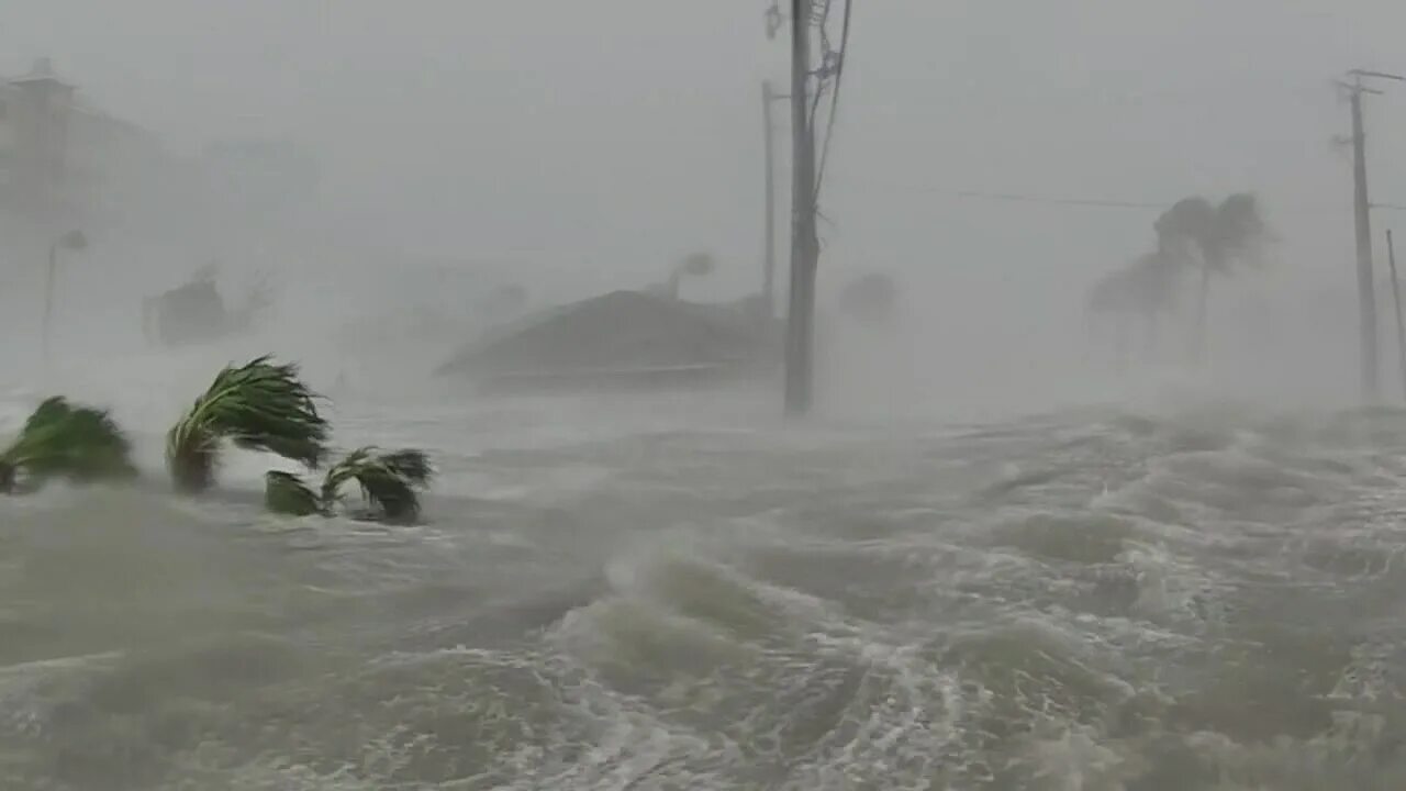 Когда придет ураган во флориде. Ураган во флориде. ураган на воде. ураган во флориде фото. флорида уходит под воду.
