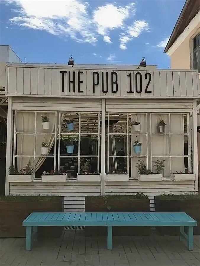 The pub 102. Паб 102 Калуга веранда. Паб 102 Калуга летняя веранда. The pub Калуга. Ресторан паб 102.