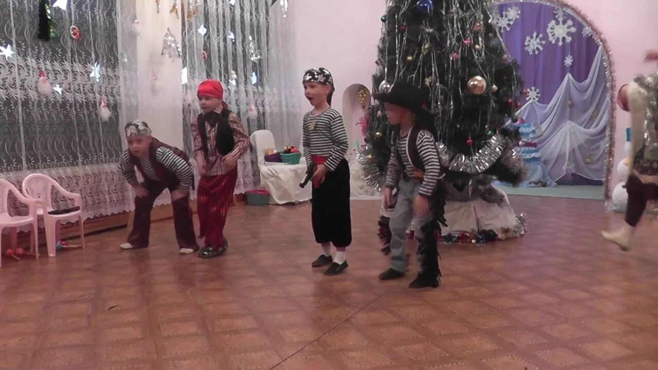 Танец разбойников в детском саду на новый. Разбойники в детском саду. танец разбойников в детском саду на новый год. костюм разбойника из снежной королевы. разбойники на утреннике в детском саду.