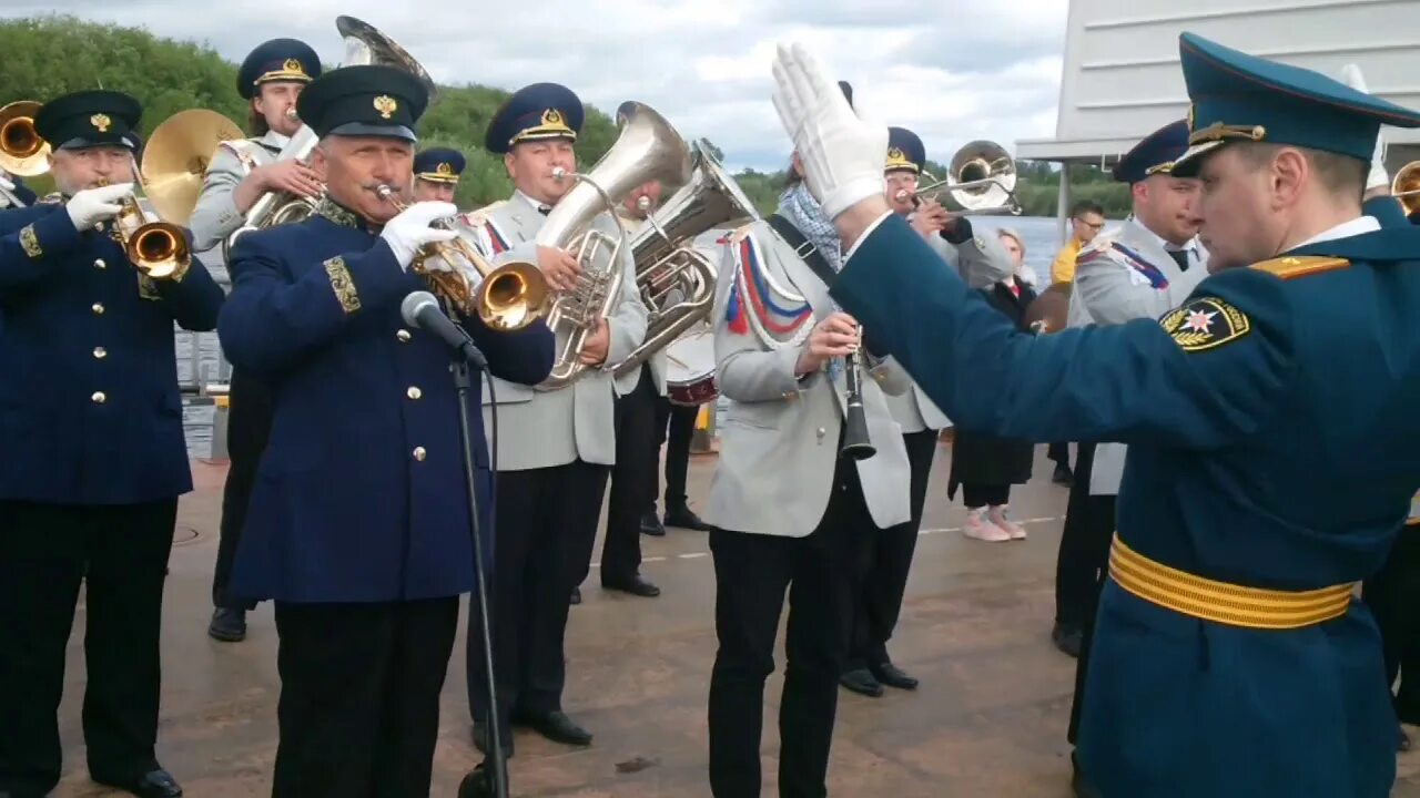 Духовой оркестр прощание славянки. Оркестр прощание славянки 72 метра. Оркестр оркестр прощание славянки. Военно духовой оркестр прощание славянки.