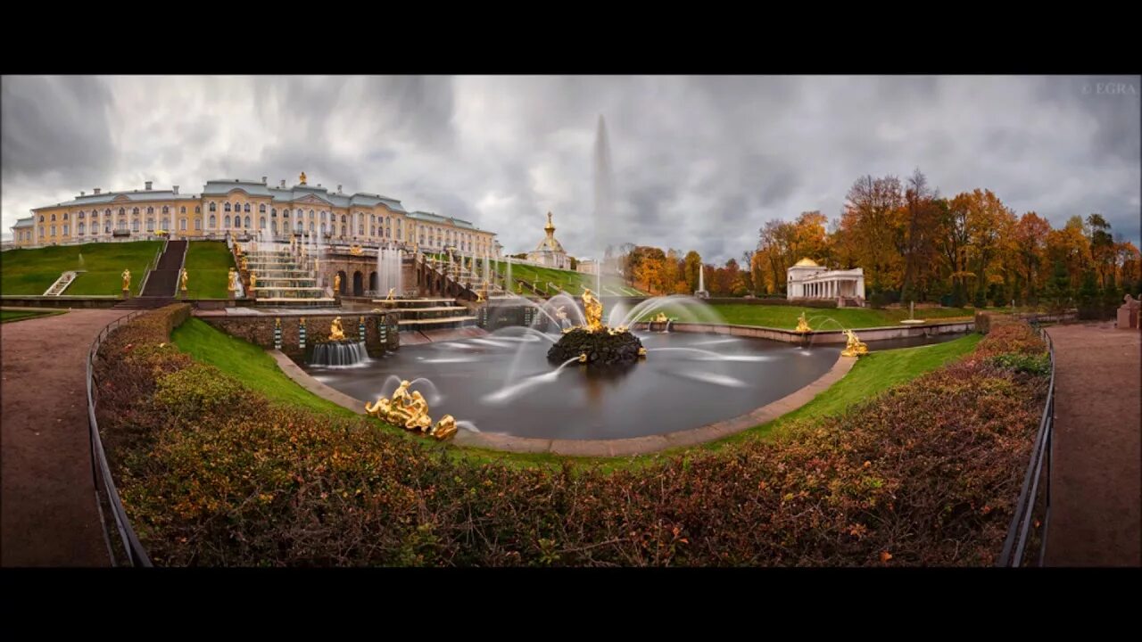 Петергоф фонтаны в октябре. Петергоф (дворцово-парковый ансамбль). петергоф фонтаны панорама. осенний петергоф.