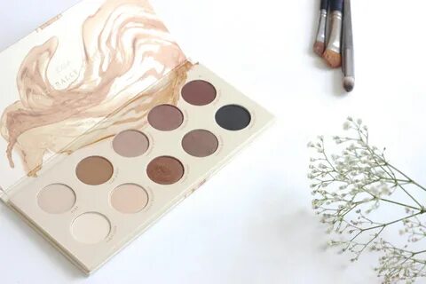 Zoeva Naturally Yours Eyeshadow Palette. 