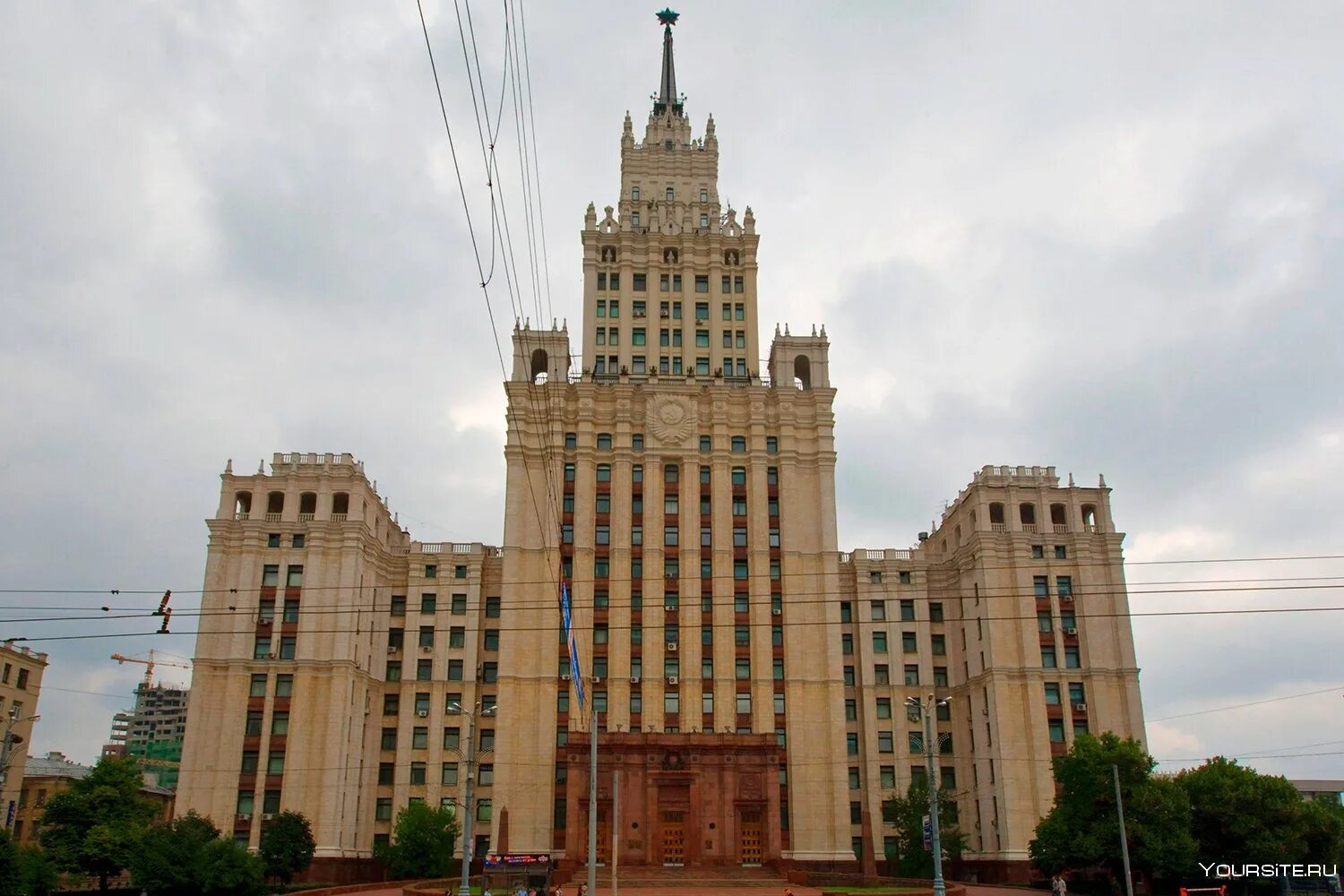 сталинская высотка на садовой-спасской. сталинская высотка на красных воротах. высотка на красных воротах (садовая-спасская улица, 21). красные ворота москва высотка. москва садовая-спасская улица, д.