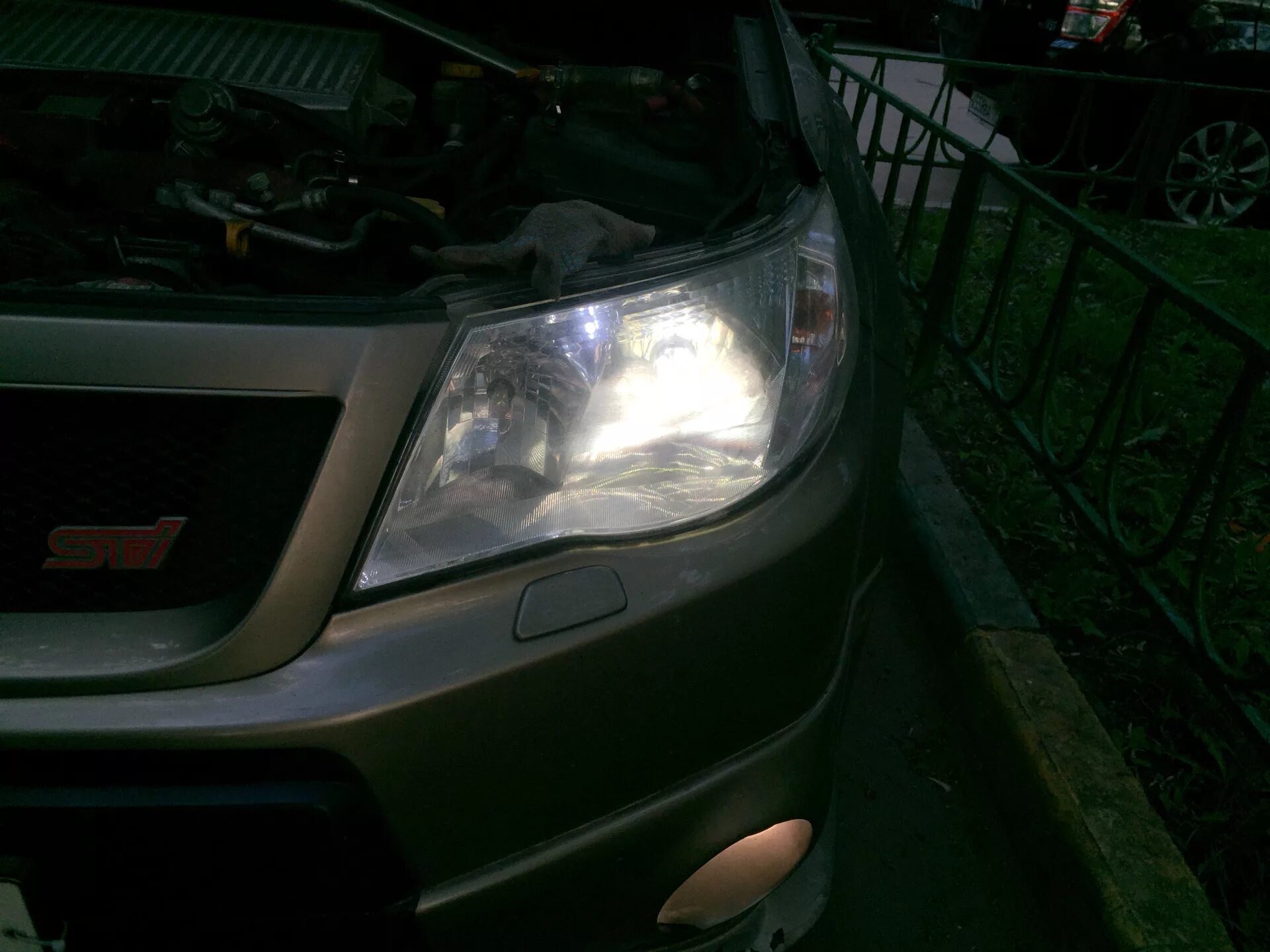 Ксенон на форестер. Ксенон на форестер. Фары от subaru forester sg с штатным ксеноном. Фары субару форестер 2020. Линзы в фары субару форестер sg5.