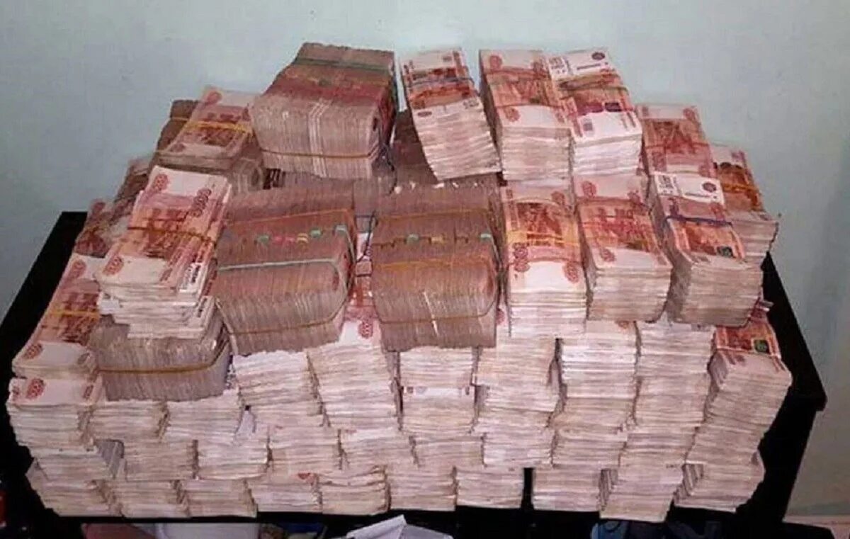 Составляет 3 5 млн рублей. Миллиард рублей. большие деньги пачками. один миллиард рублей. сто миллиардов рублей.