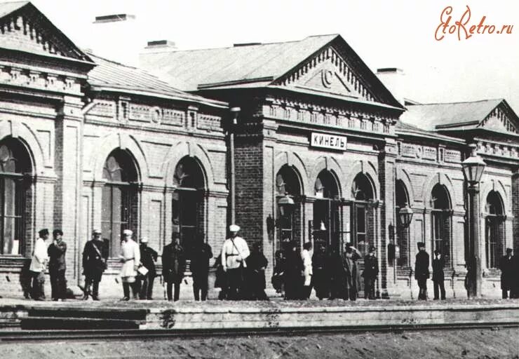 Жд вокзал куйбышева. Кинель 1911 год вокзал. ЖД вокзал Кинель. Железнодорожная станция Кинель. Старый ЖД вокзал Самара.