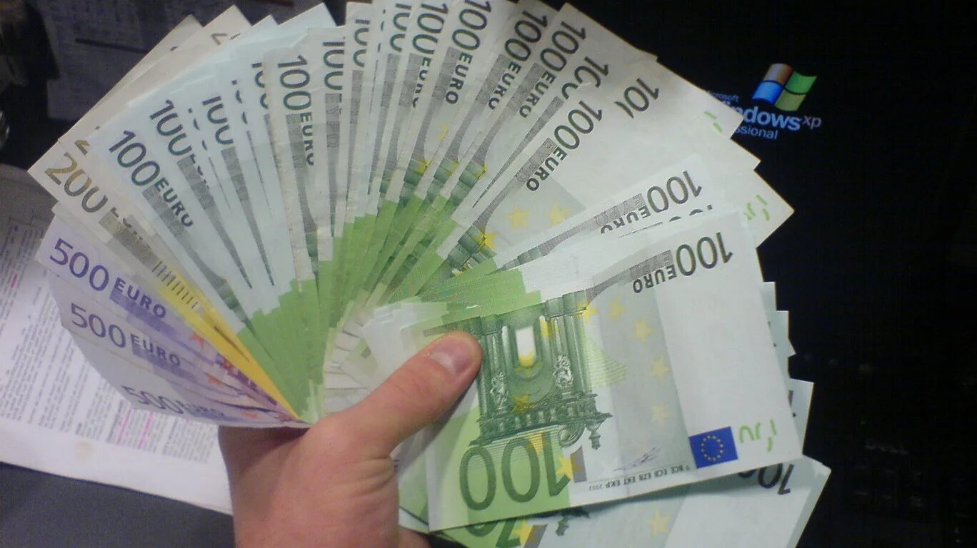 Миллион евро в рублях на сегодня. Миллион евро. Деньги евро. Деньги евро 1000. Миллион евро в рублях.