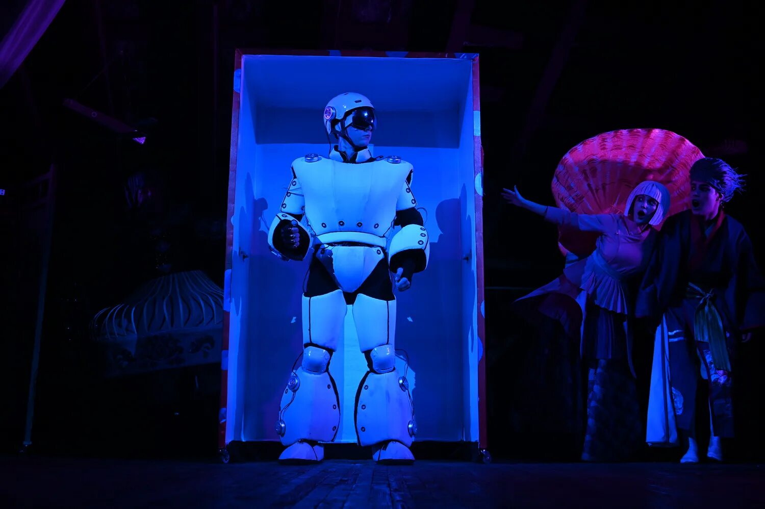 Удивительный чердак тюз. Удивительный чердак тюз казань. Казанский тюз спектакль удивительный чердак. Удивительный чердак тюз. Чердак тюз.