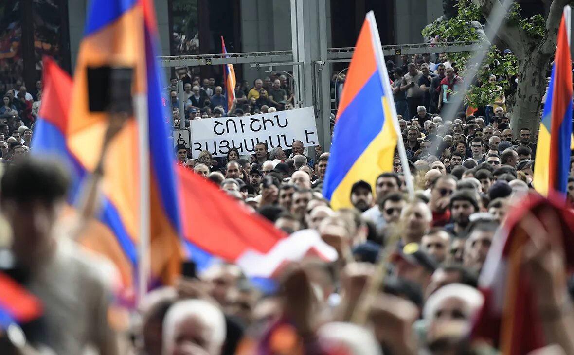 В ереване пройдет. Митинги в Армении 2022. Митинг Армении против Пашиняна. Спутник Армения протесты в Армении 2022. Армения митинги оппозиции 2022.