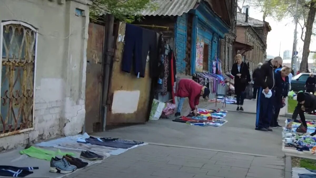 Блошиный рынок в Самаре на физкультурной. Блошиный рынок в Самаре Физкультурная 33. Блошиный рынок Самара Безымянка. Торгаш на рынке. Блошиный рынок 2023