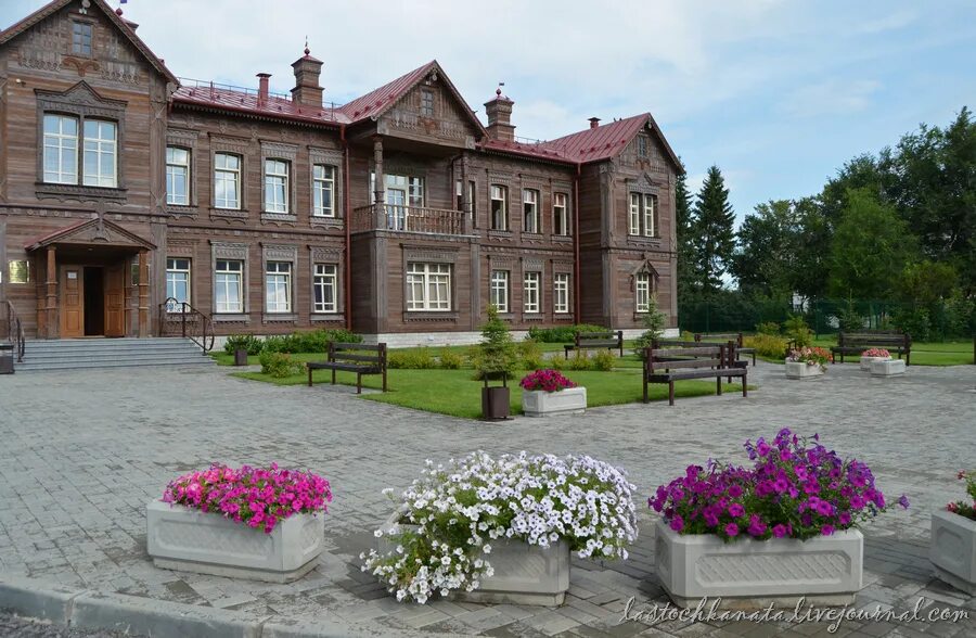 Г курья. Музей Калашникова Алтайский край. Мемориальный музей Калашникова в Курье. Село Курья Алтайский край. Мемориальный музей Калашникова. Курьинский район..