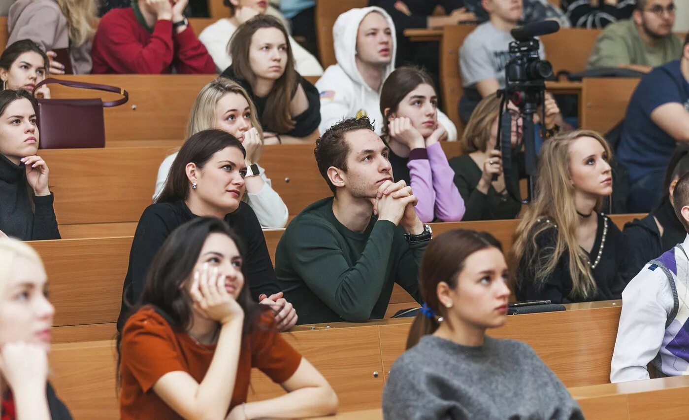 Сколько студентов в институте. Лектории университета МГУ. Юрфак МГУ аудитории. ФМП МГУ ученики. Университет МГУ студенты.