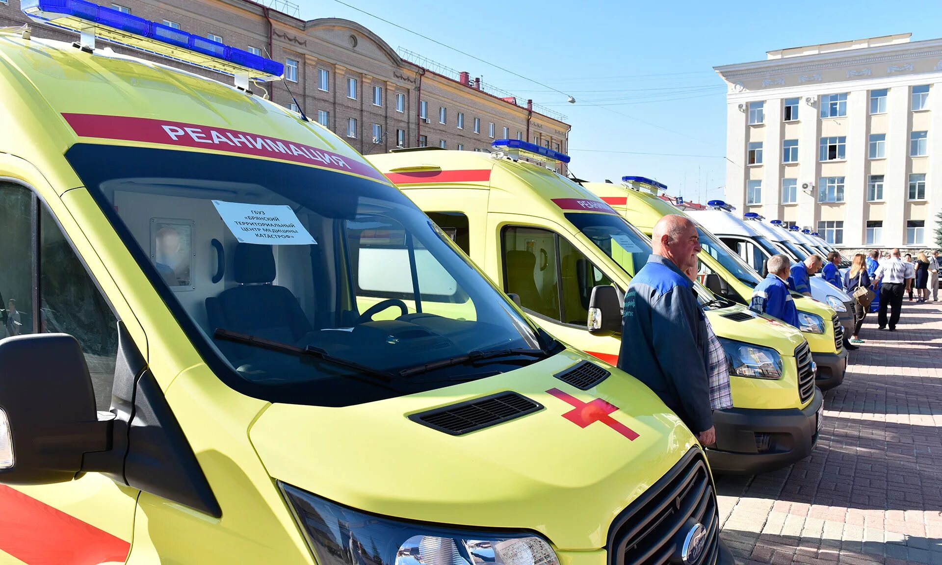 Скорая брянск телефон. Медицинская помощь Брянск. Машины 1 поликлиники Брянск.