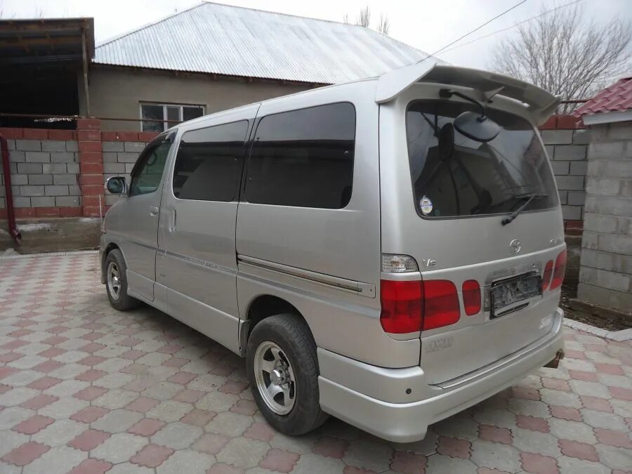 Toyota hiace 2001 года