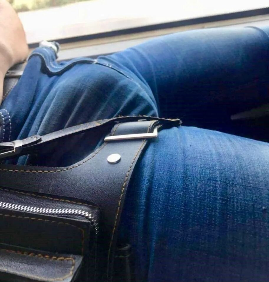 Бугорок в штанах. Мужские ширинки и бугорки. бугорок в джинсах. бугорки полицейских.