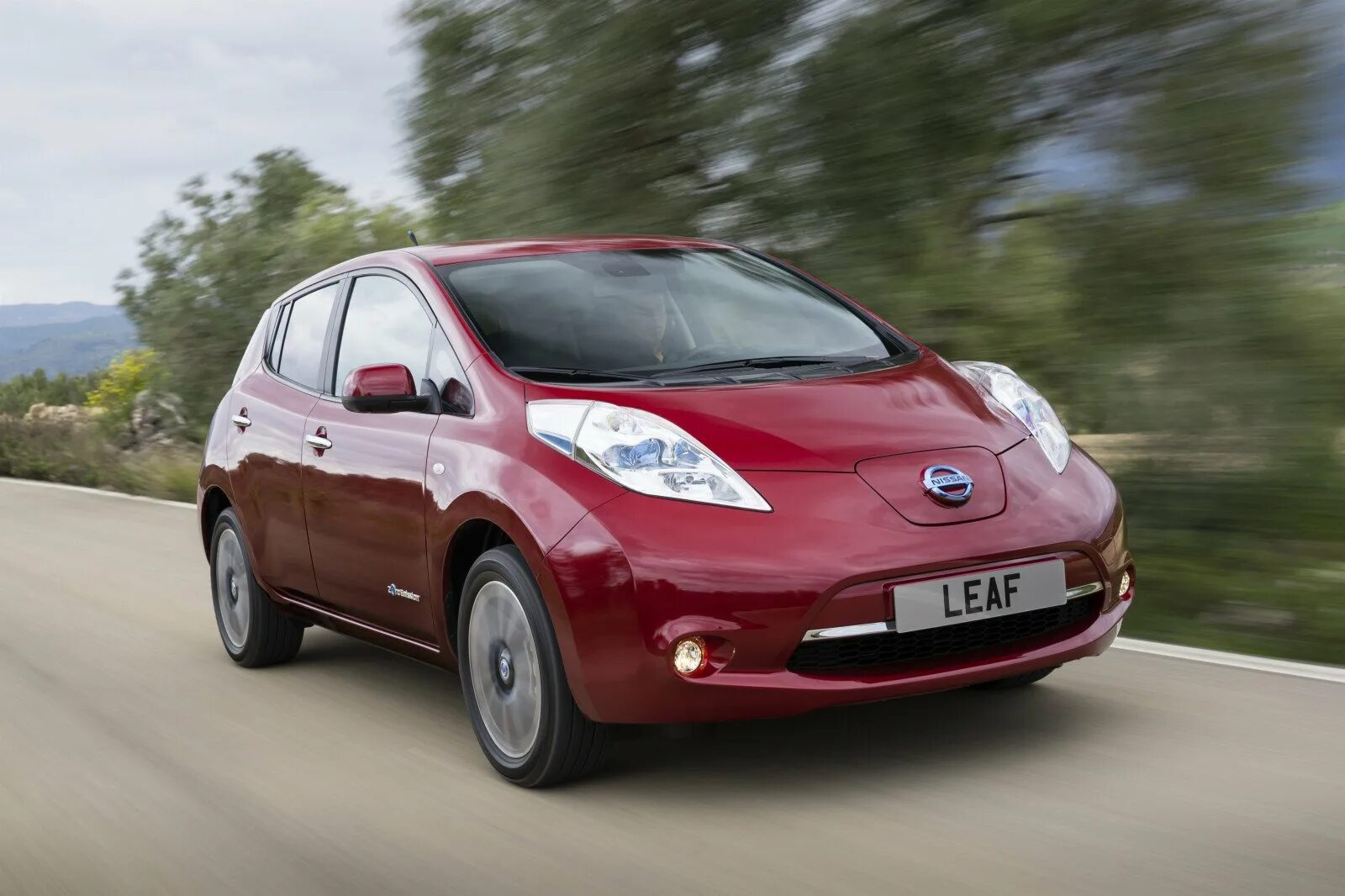 Сити кар ниссан. Гибридный ниссан леаф. nissan leaf гибрид. nissan leaf electric 2015. ниссан гибрид хэтчбек.