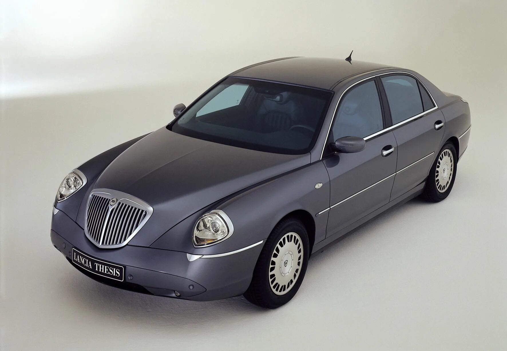 Лянча автомобиль 2024. Lancia thesis 2.4. 2002 Lancia thesis. Lancia thesis 2.4 2003. Lancia thesis 2009.