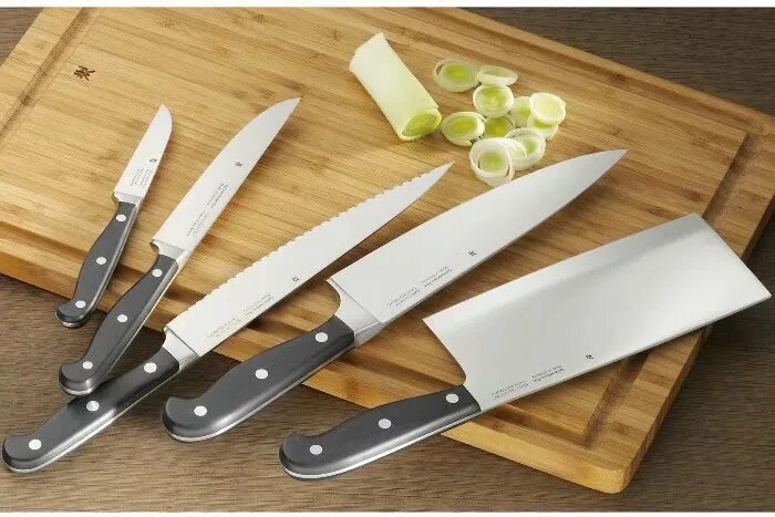 Молодые ножи сколько дают. Нож для готовки. Формы кухонных ножей. Поварской кухонный нож. Форма ножей для готовки.