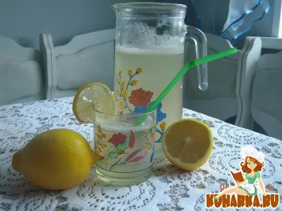 Приготовление напитка с лимоном