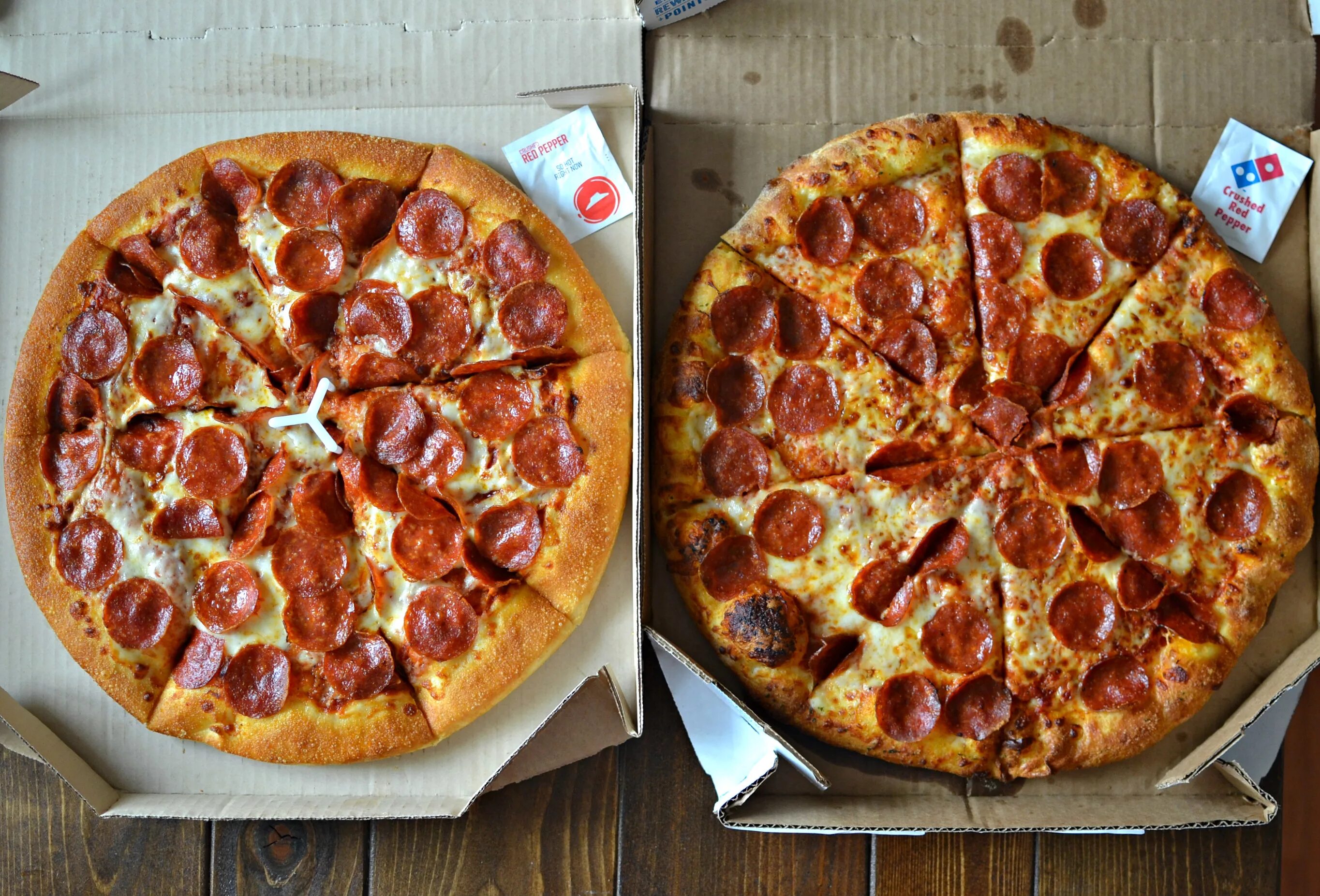 Пицца большие куски. Доминос. Domino пицца. Средняя пицца Доминос. Много пиццы.