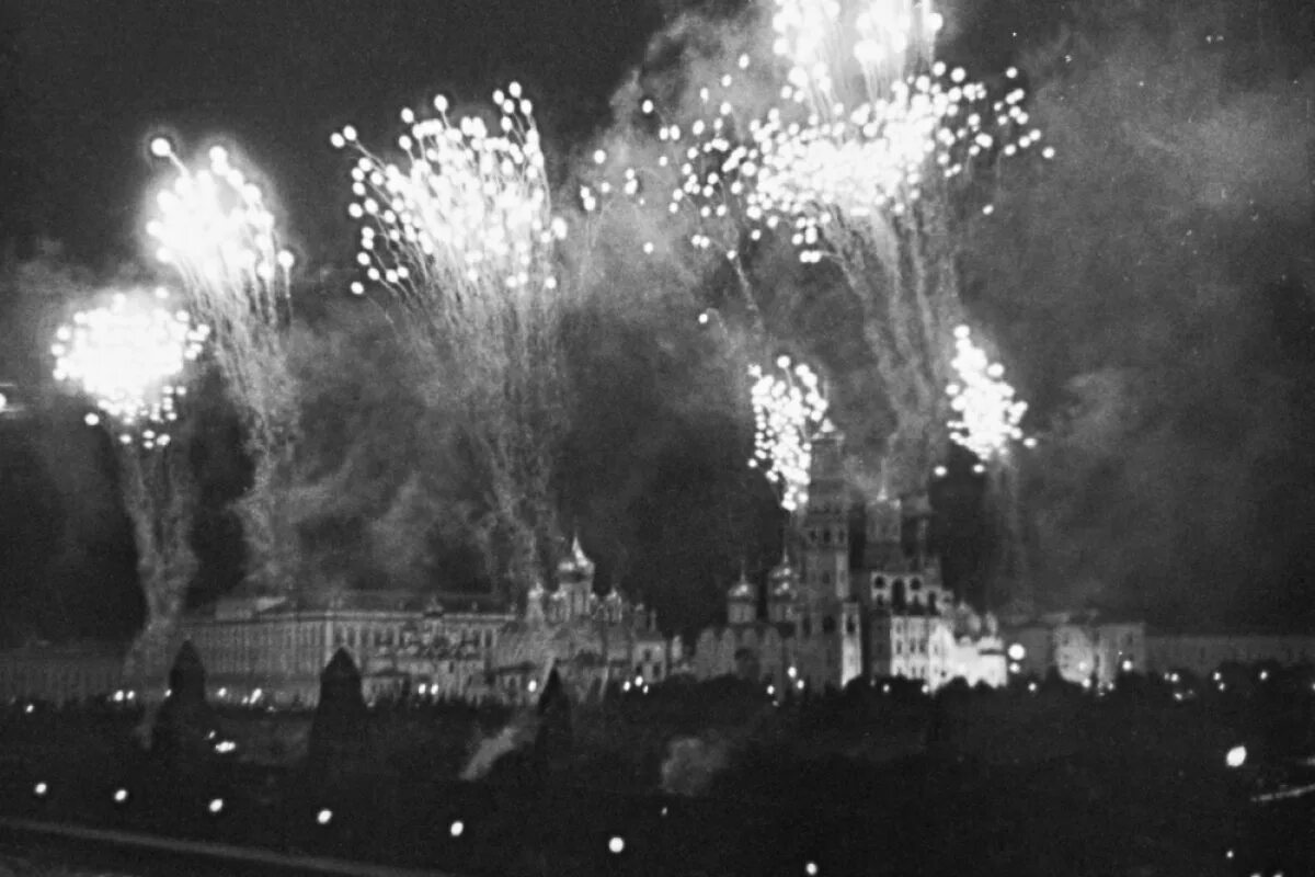 5 Августа 1943 — освобождение орла и Белгорода, первый салют в Москве.. Салют в честь освобождения орла и Белгорода 1943. Салют в Москве в честь освобождения орла и Белгорода. Первый салют Орел 5 августа 1943. Освобождение городов орел и белгород