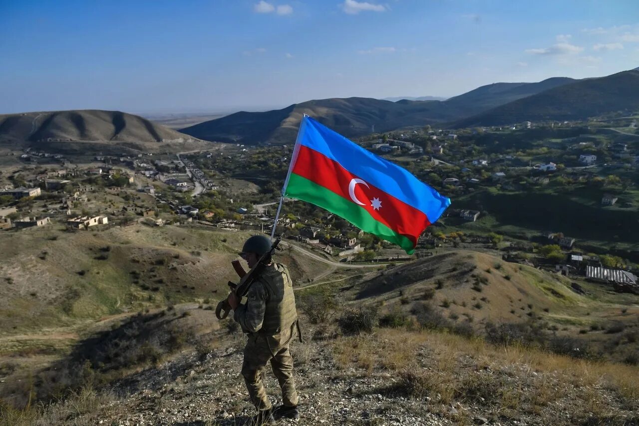 События в закавказье. Нагорный Карабах азербайджанский флаг. Армения Нагорный Карабах. Азербайджанская армия Нагорный Карабах. Армия Азербайджана в Нагорном Карабахе.