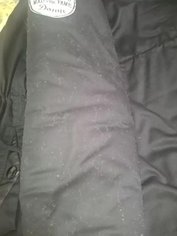 поделка ватин. из куртки лезет синтепон. куртка из пуха. пуховик проклеенные швы. из куртки лезет синтепон.