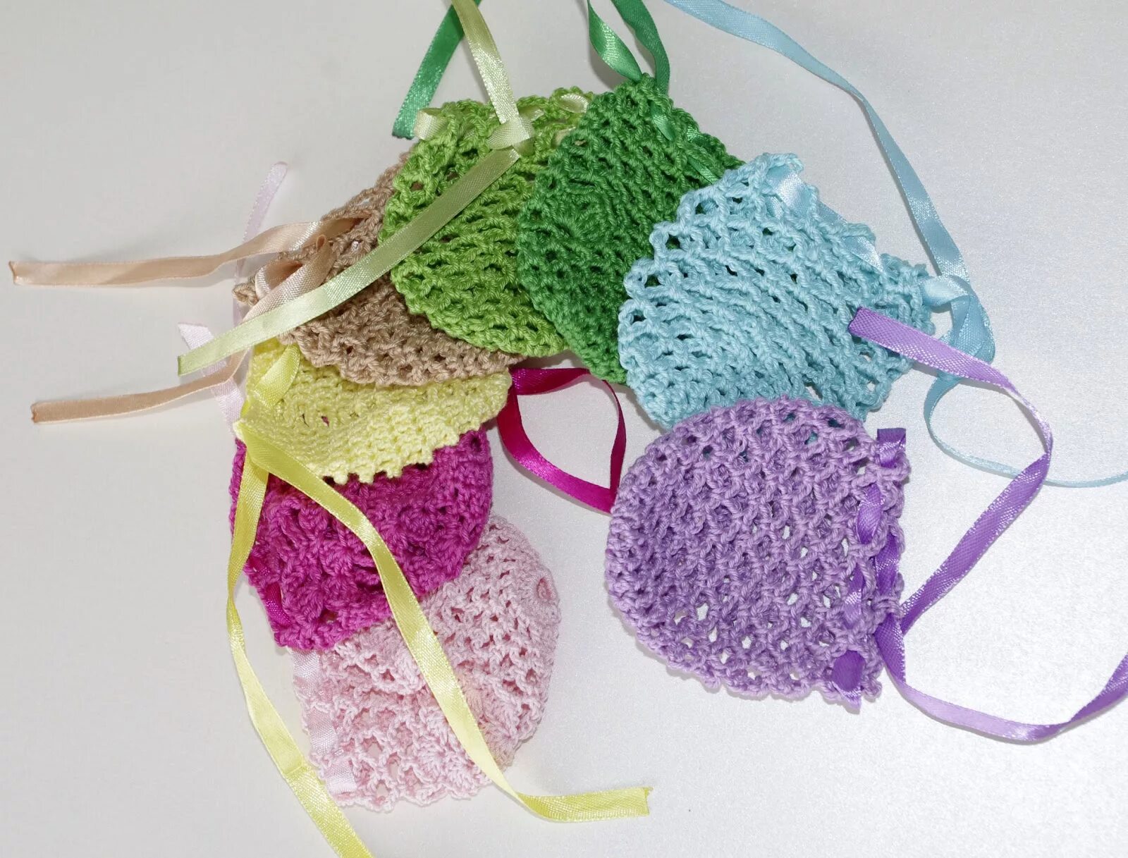 Мешочек для яиц крючком. Вязаные пасхальные яйца. Мешочек для яиц крючком. Мешочек для яиц крючком. Вязаные чехлы для пасхальных яиц крючком.