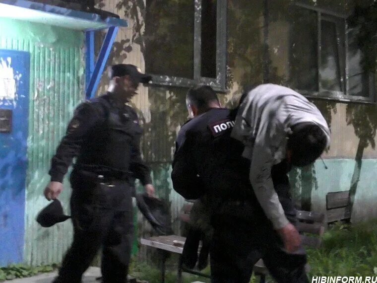 Нападение в апатитах. Ночной грабитель. Фото грабителя ночью. Задержание буйного на улице Строителей в Апатитах ХИБИНФОРМБЮРО.