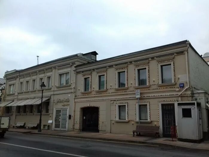 Ресторан гарда петровка. Большая никитская 50. Historia ресторан москва. Никитская мем. Хлебная лавка москва.
