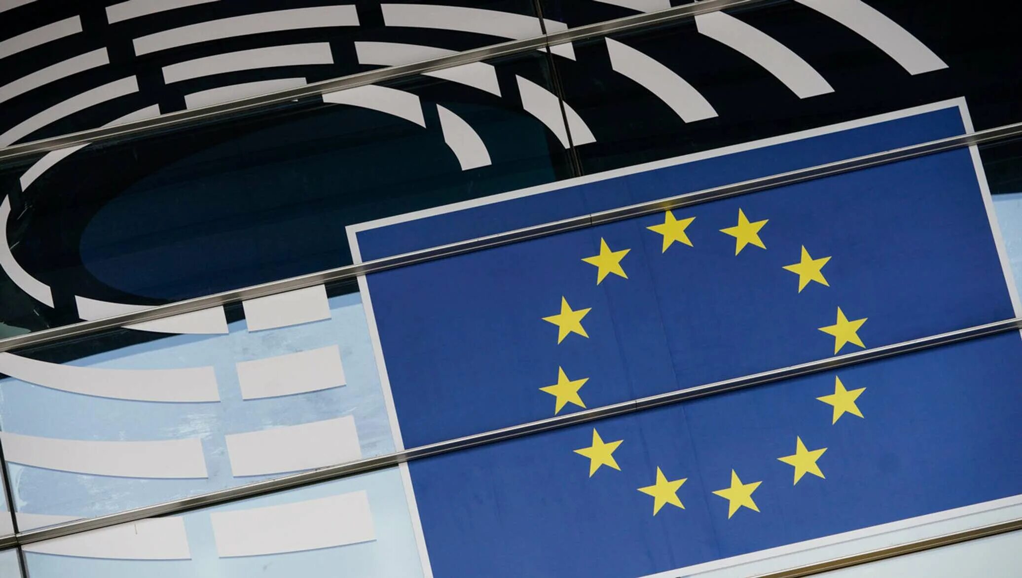 Европа терпит. Европарламент брюссель. парламент евросоюза в брюсселе. брюссель штаб евросоюза. комиссия парламента европейского союза.