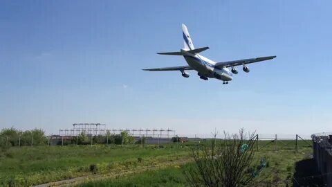 Самолеты на военном аэродроме морозовск
