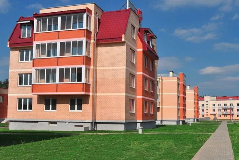 Пущино новостройка. Малоэтажный жилой комплекс московская область. Арх бюро атриум. Современные пятиэтажки. Микрорайон сакраменто.