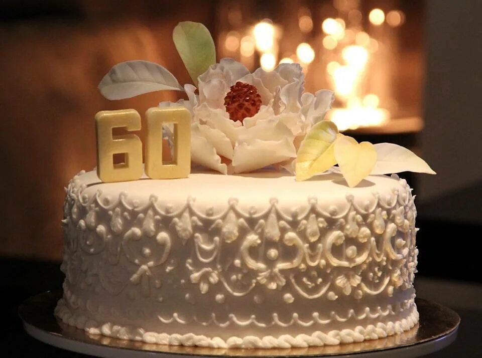 60 летием совместной жизни. Торт на юбилей. Красивые торты на юбилей. Шикарный торт на юбилей. Торт на юбилей женщине.